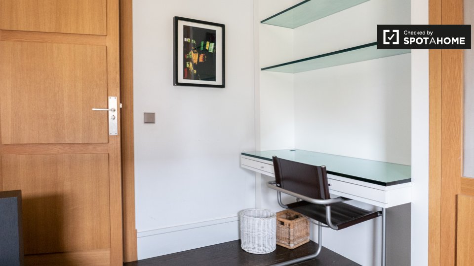 Double room Madrid, 5 beds, 200m² — photo 2
