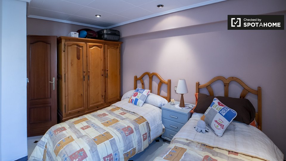 Double room Valencia, 3 beds, 90m² — photo 17
