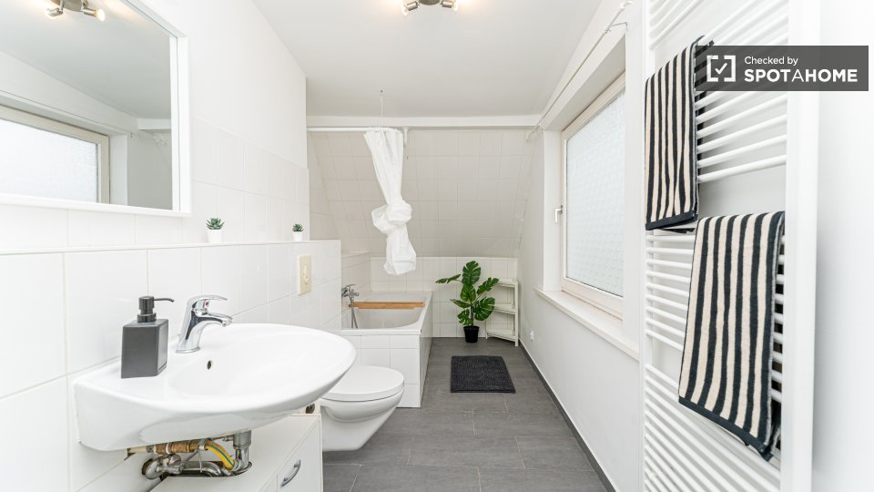 Double room Berlin, 8 beds, 146m² — photo 16