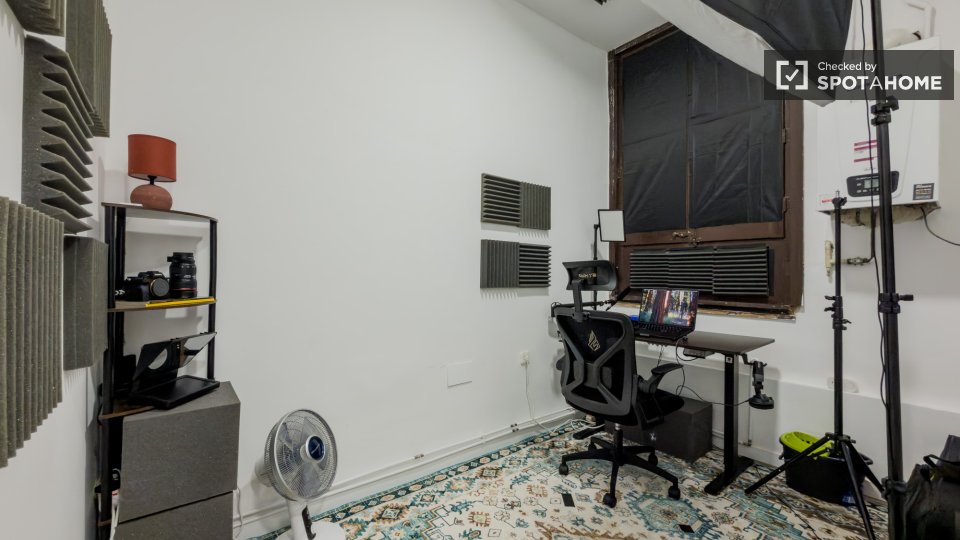 Apartment Barcelona, 1 bed, 92m² — photo 23