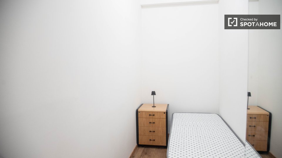 Double room Rome, 3 beds — photo 9