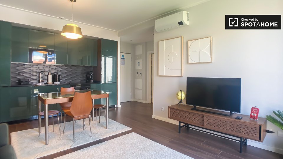 Apartment Lisbon, 1 bed — photo 2
