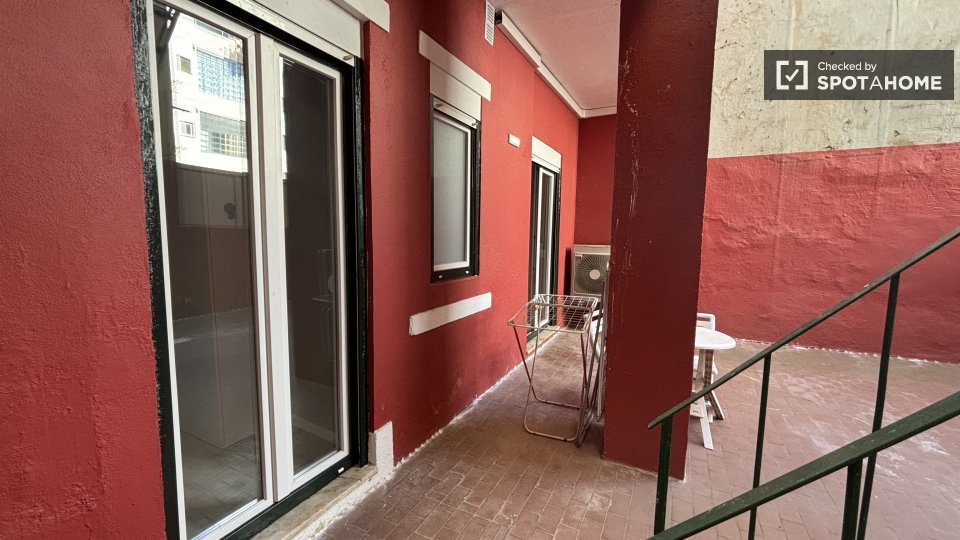 Double room Lisbon, 4 beds, 85m² — photo 29