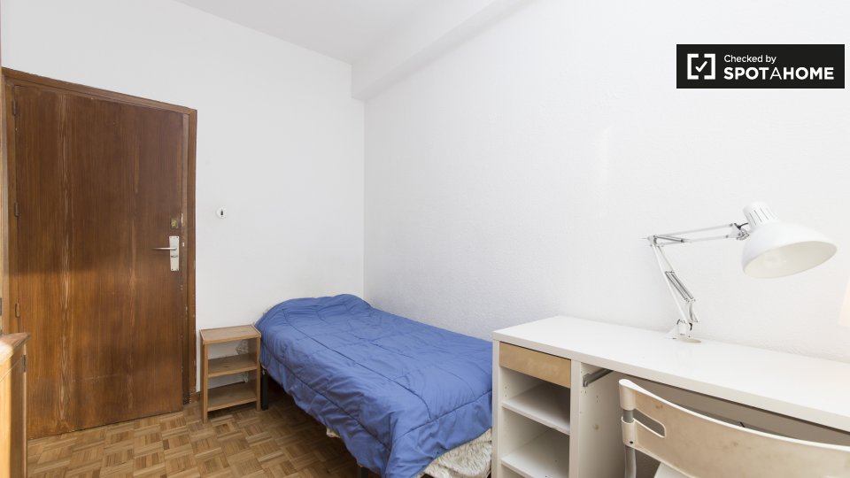 Double room Madrid, 4 beds, 140m² — photo 1