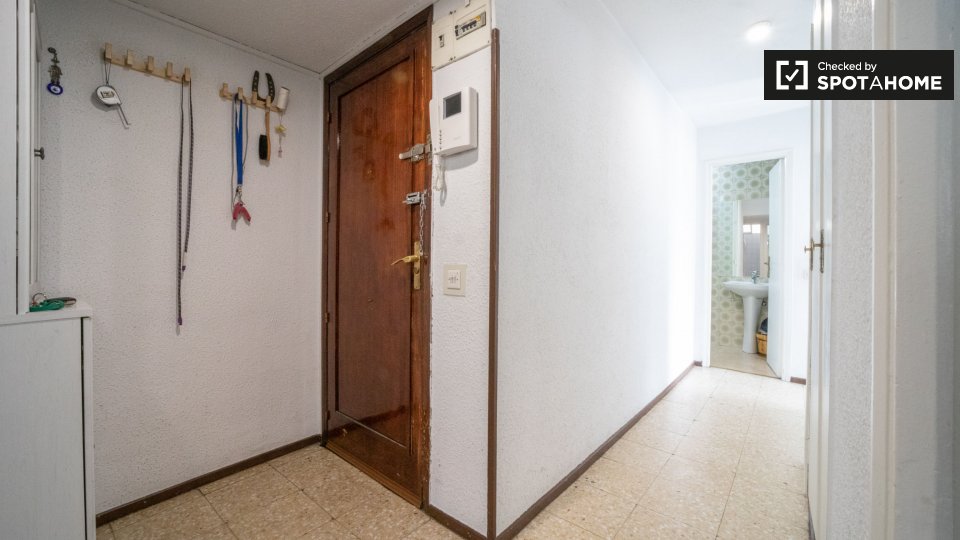 Double room Madrid, 2 beds, 75m² — photo 18