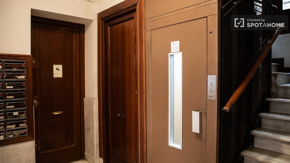 Double room Madrid, 4 beds, 152m² — photo 11