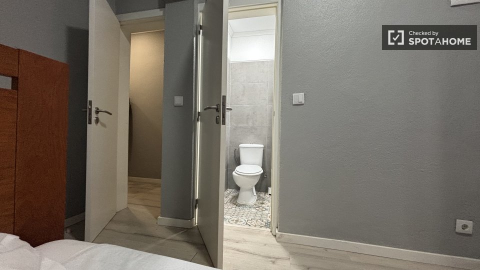 Double room Lisbon, 4 beds, 85m² — photo 41