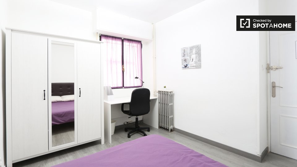 Double room Madrid, 5 beds, 96m² — photo 3