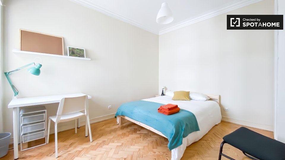 Double room Lisbon, 3 beds — photo 1