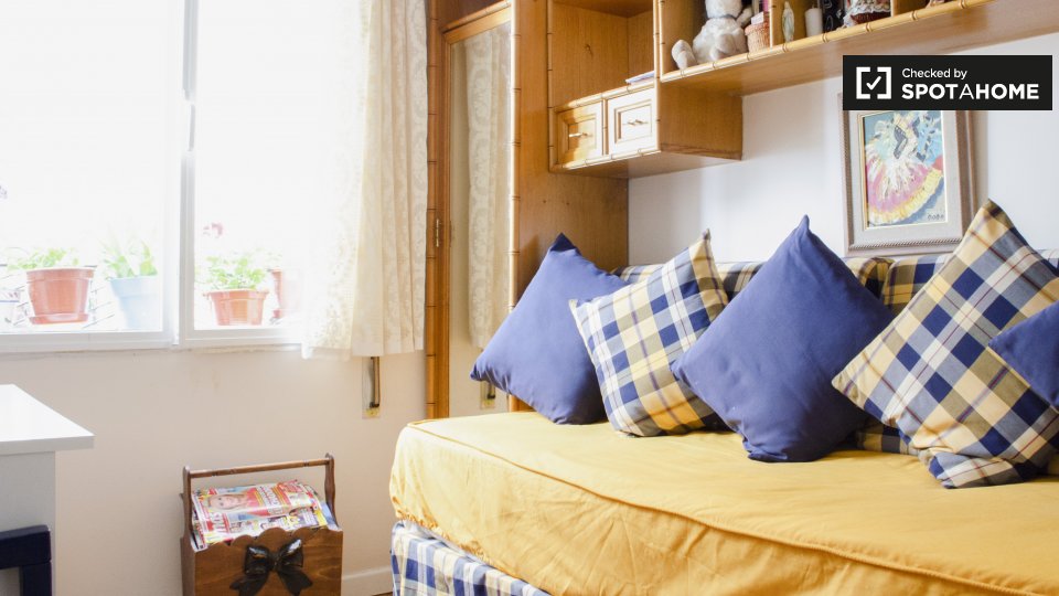 Double room Madrid, 3 beds, 100m² — photo 2