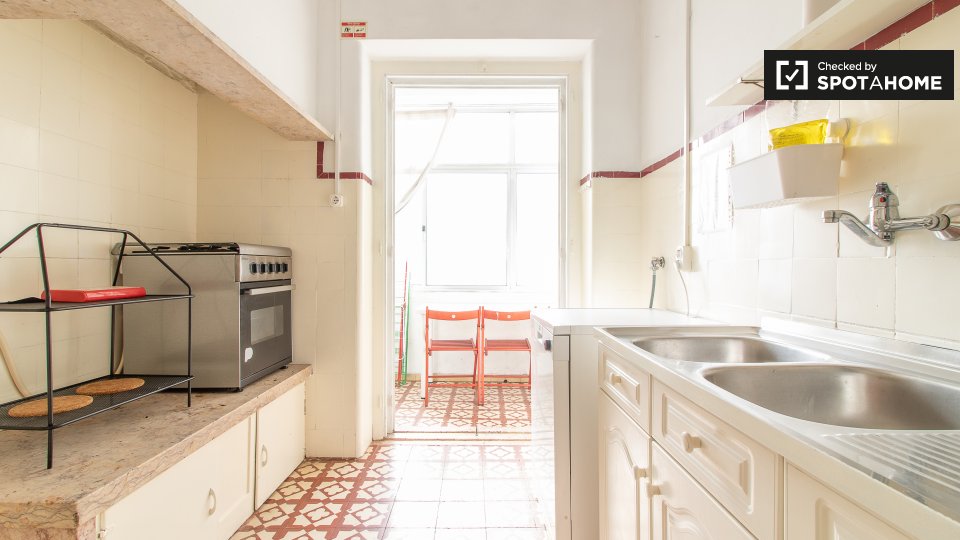 Double room Lisbon, 5 beds, 120m² — photo 10