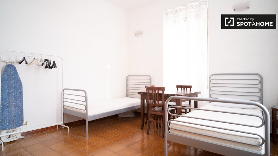 Double room Rome, 3 beds, 75m² — photo 3