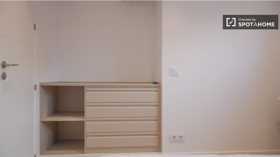 Double room Madrid, 3 beds — photo 9