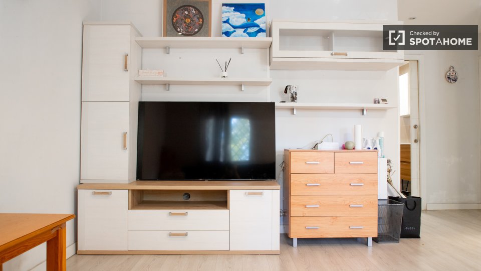 Double room Madrid, 1 bed, 60m² — photo 1