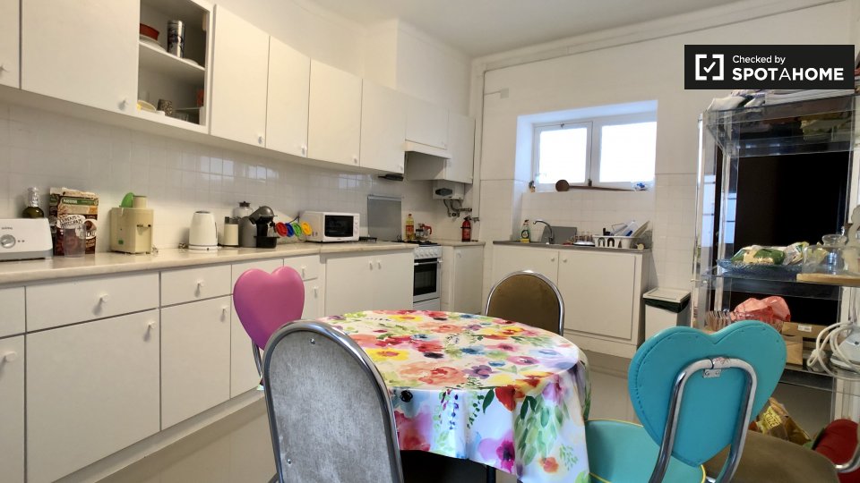 Double room Lisbon, 5 beds, 200m² — photo 10
