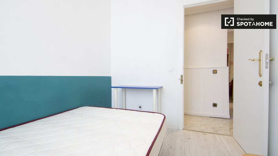 Double room Madrid, 7 beds, 120m² — photo 2