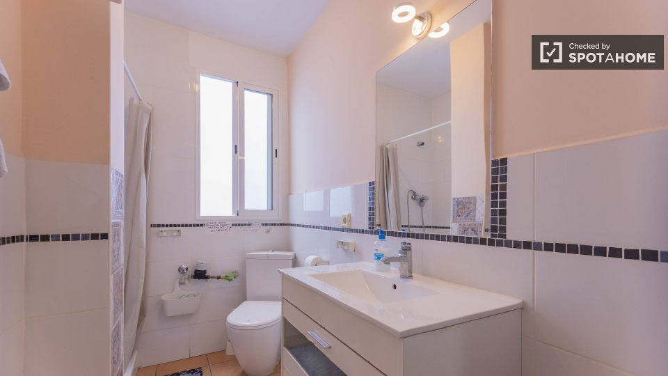 Double room Valencia, 3 beds — photo 28