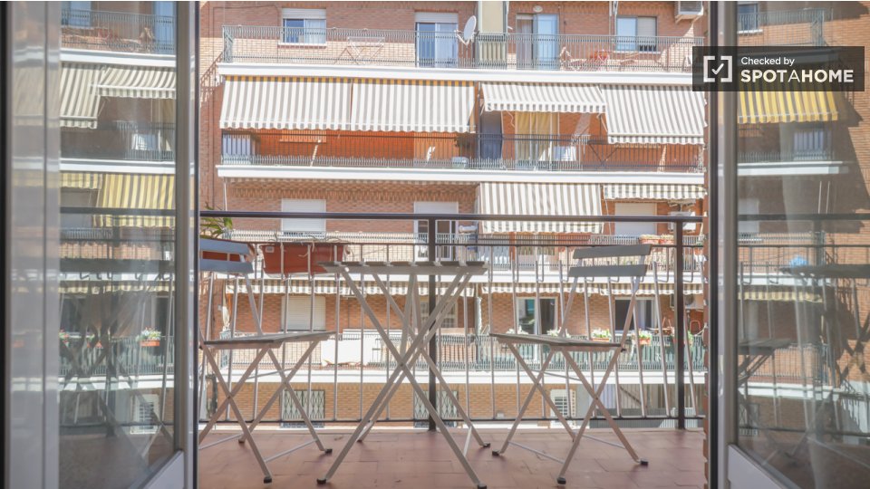 Double room Madrid, 5 beds, 140m² — photo 17