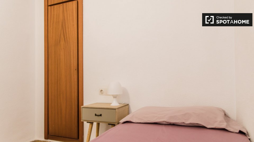 Double room Valencia, 5 beds, 160m² — photo 17