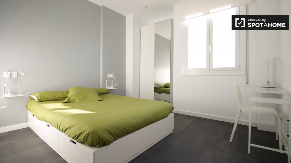 Double room Barcelona, 3 beds, 115m² — photo 1