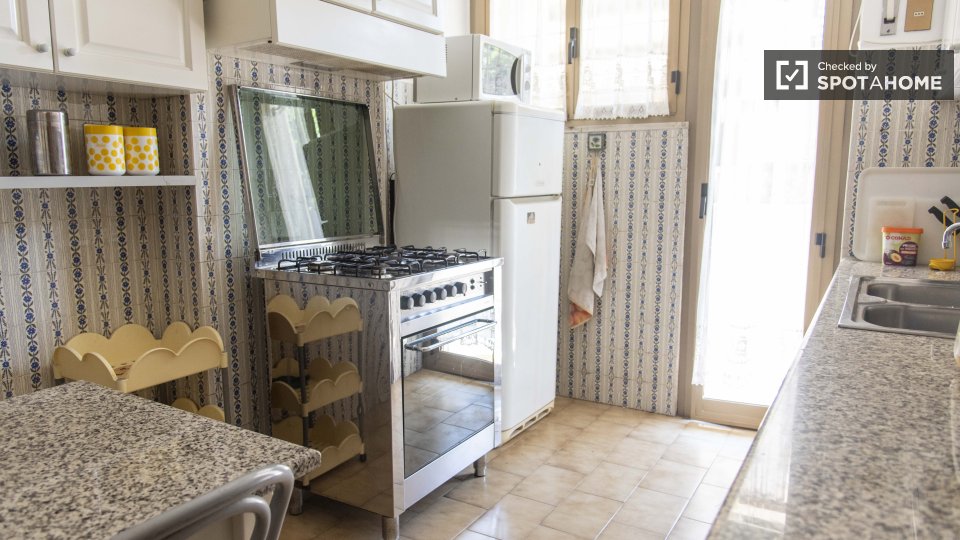 Double room Rome, 3 beds — photo 24
