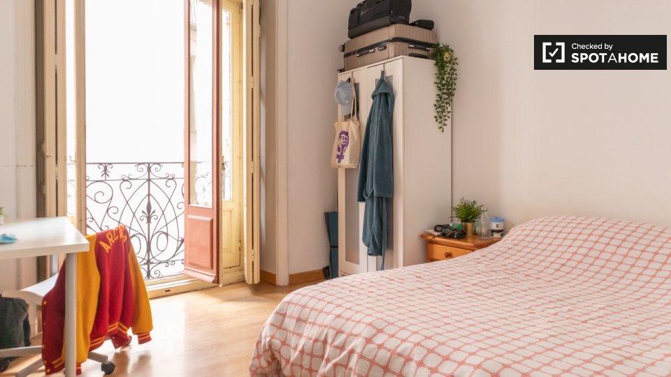 Double room Madrid, 7 beds, 130m² — photo 1