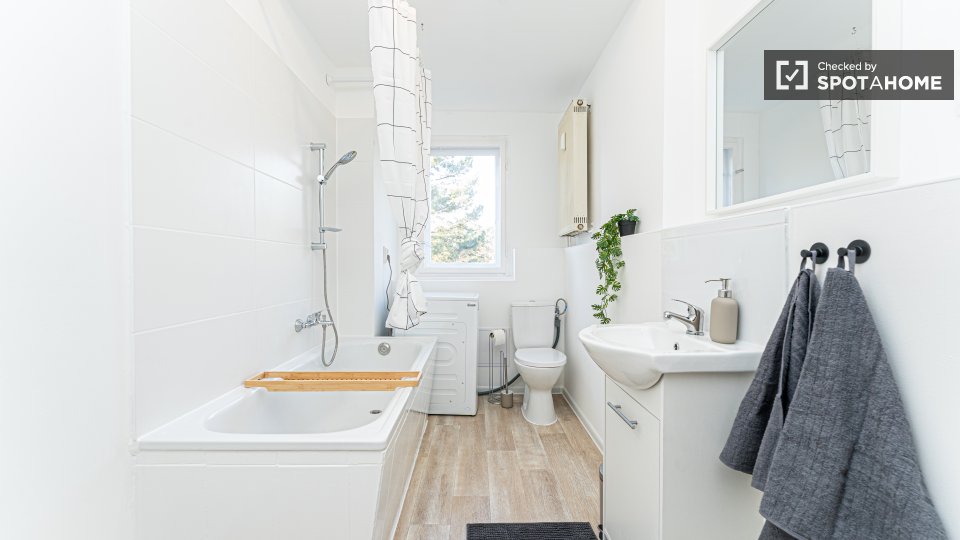 Double room Berlin, 9 beds, 135m² — photo 6
