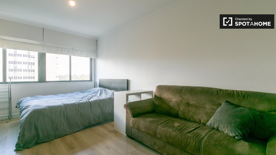 Double room Lisbon, 4 beds, 85m² — photo 3
