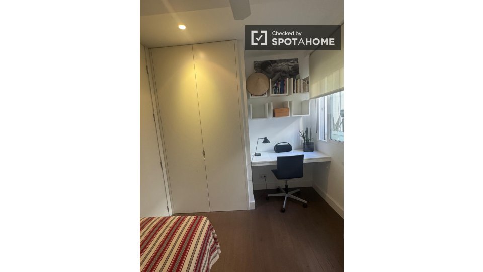 Double room Valencia, 3 beds, 140m² — photo 23