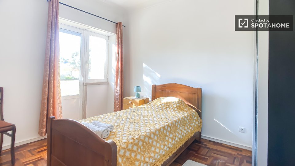 Room for rent in 3bedroom apartment in Belém, Lisbon (ref 1064237