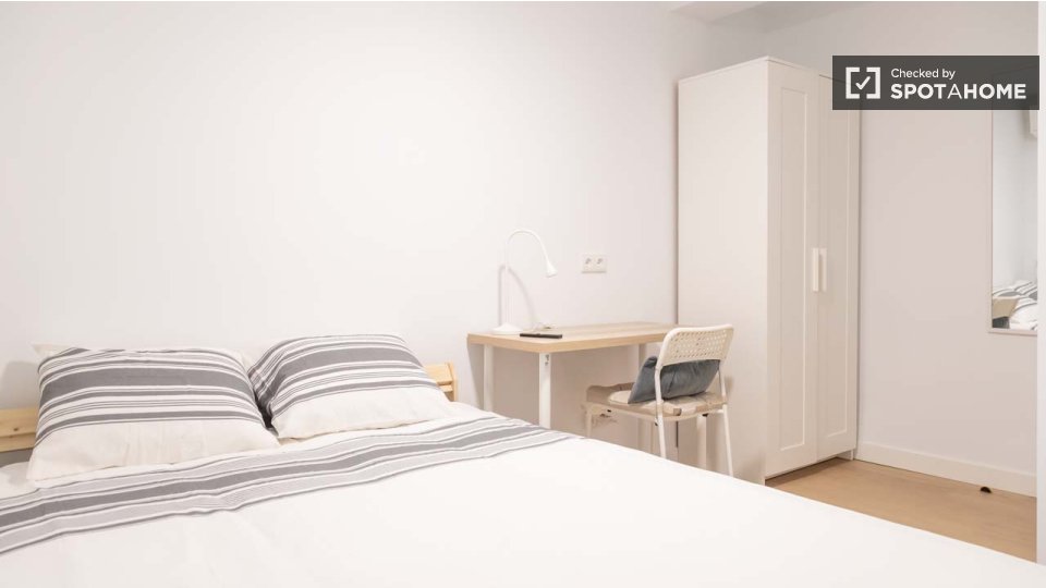 Double room Madrid, 3 beds, 50m² — photo 12