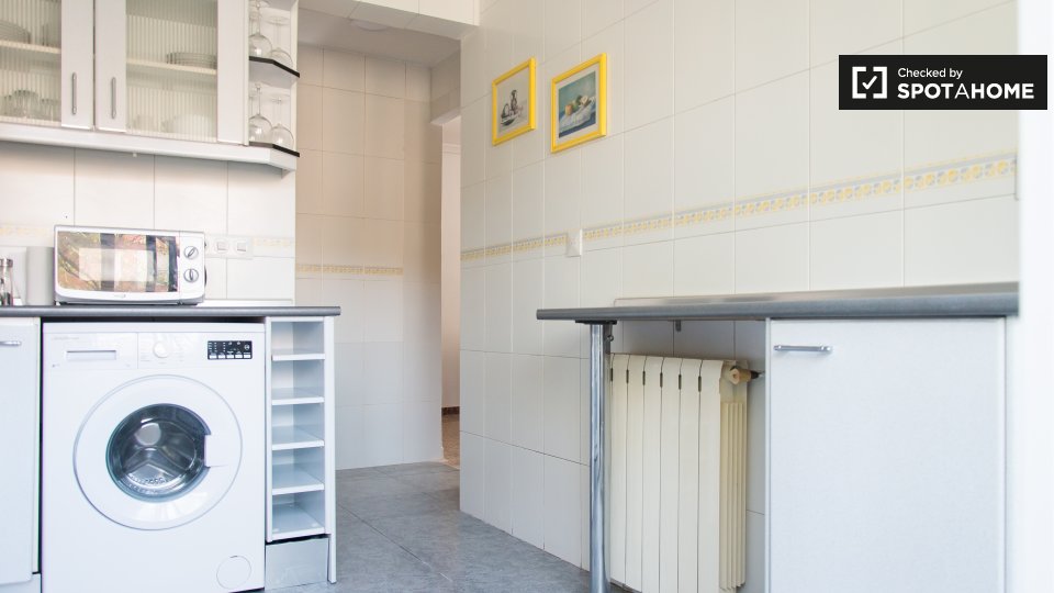 Double room Madrid, 4 beds, 74m² — photo 13