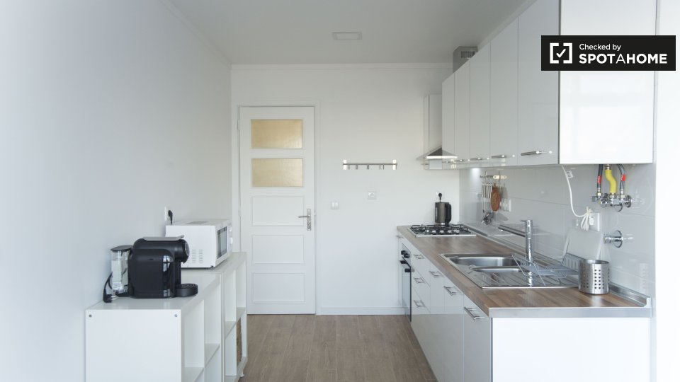 Double room Lisbon, 4 beds, 120m² — photo 10