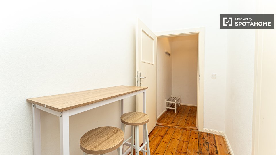 Double room Berlin, 2 beds, 62m² — photo 3