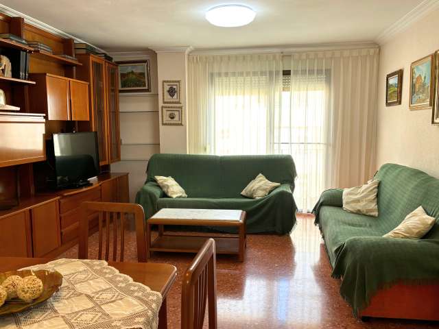 4-bedroom apartment for rent in Natzaret, Valencia - View 3