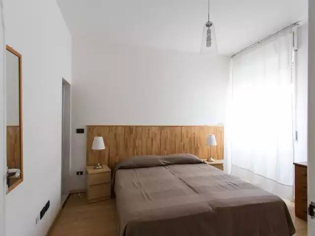 Camera in affitto in appartamento con 4 camere da letto a Milano