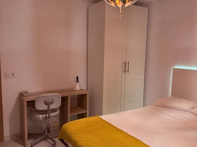 1 room of 93m² in Alicante photo 3