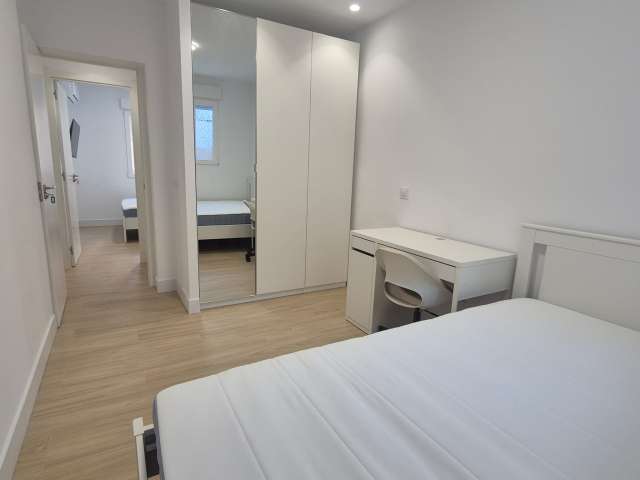 1 room of 85m² in Madrid photo 18