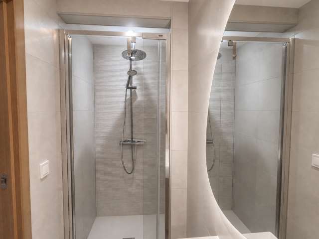 1 room of 93m² in Alicante photo 10