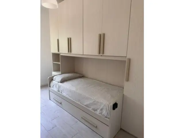Posto letto in affitto in appartamento con 2 camere da letto a Milano