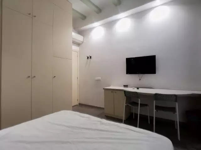 Minimalist studio apartment for rent in El Raval, Barcelona