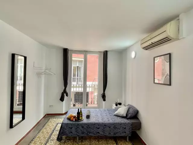 Room in shared apartment in Barcelona