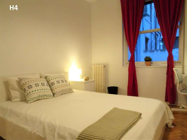 1 room of 48m² in Madrid