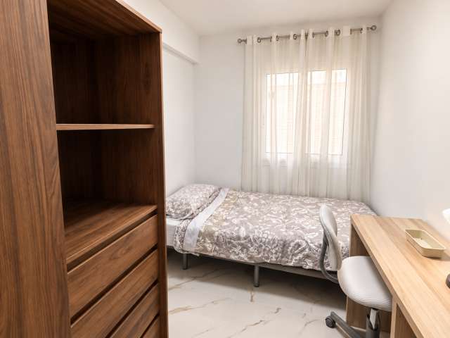 1 room of 93m² in Alicante photo 7