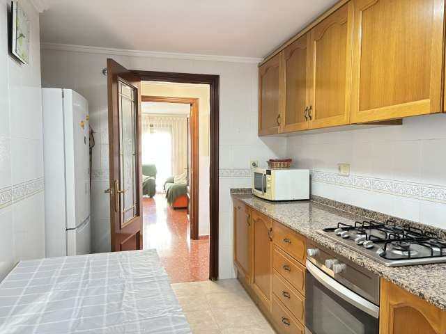 4-bedroom apartment for rent in Natzaret, Valencia - View 5