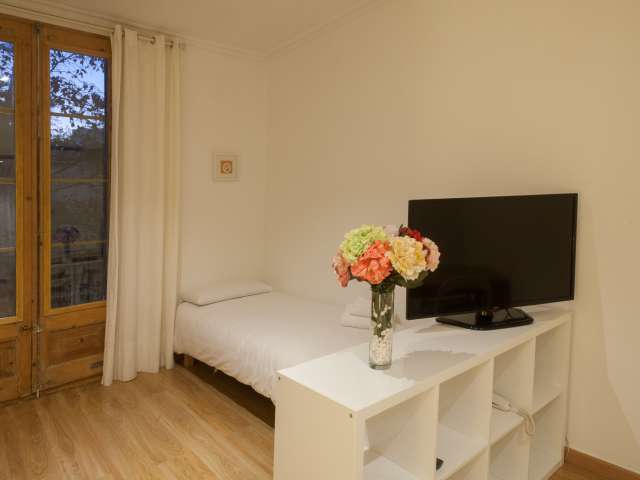 Spacious 2-bedroom apartment for rent in Barri Gòtic - View 5