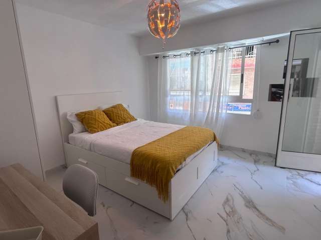 1 room of 93m² in Alicante