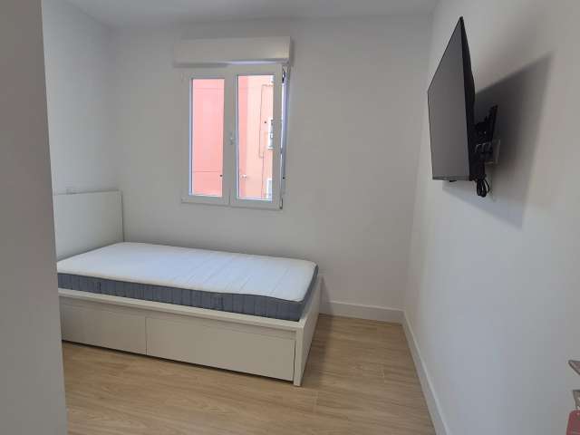 1 room of 85m² in Madrid photo 6