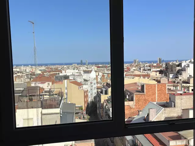 Room for rent in 4-bedroom apartment in El Farró, Barcelona