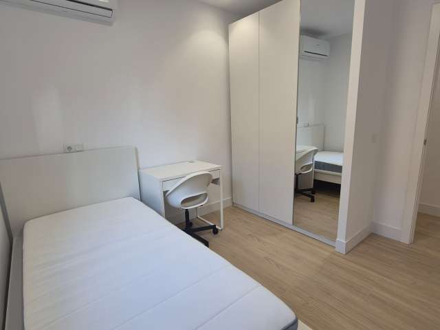 1 room of 85m² in Madrid